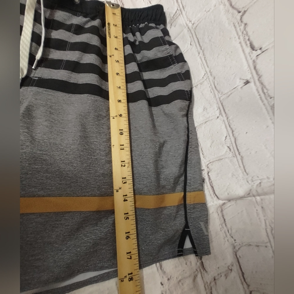 Vuori Mens Train Runner Performance Shorts Liner Striped Large - Picture 12 of 13